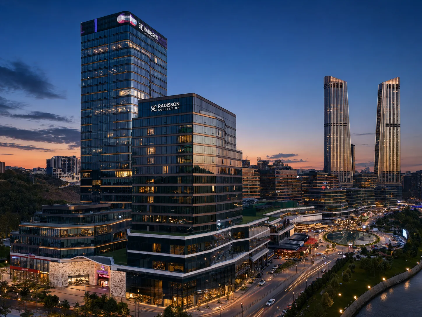 Radisson Collection Vadistanbul ve Vadistanbul gece görünüşü